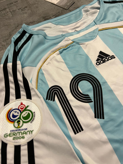 2006 - ARGENTINA HOME | RETRO MESSI #19 / Riquelme #10